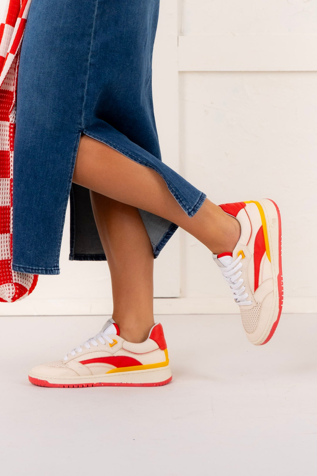 Preston Sneaker - Retro Red | Oncept - FINAL SALE display picture 3