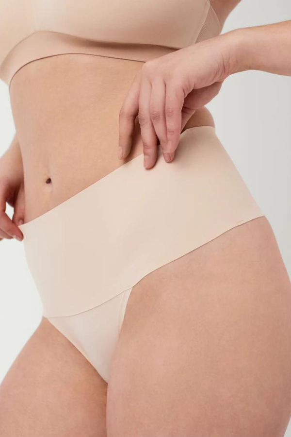 Spanx Womens Undie-Tectable® Thong : : Clothing, Shoes &  Accessories